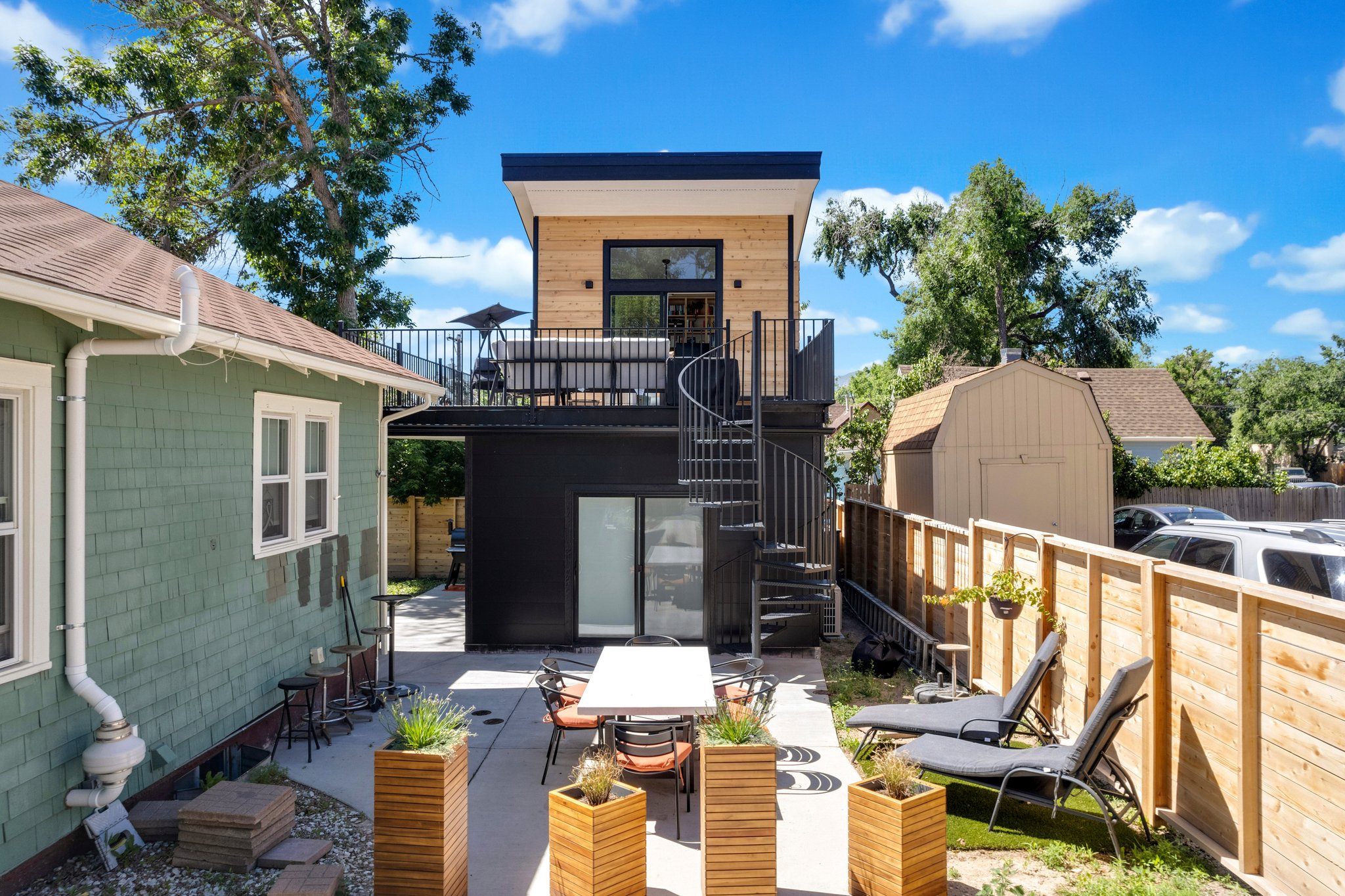 425 W Bijou